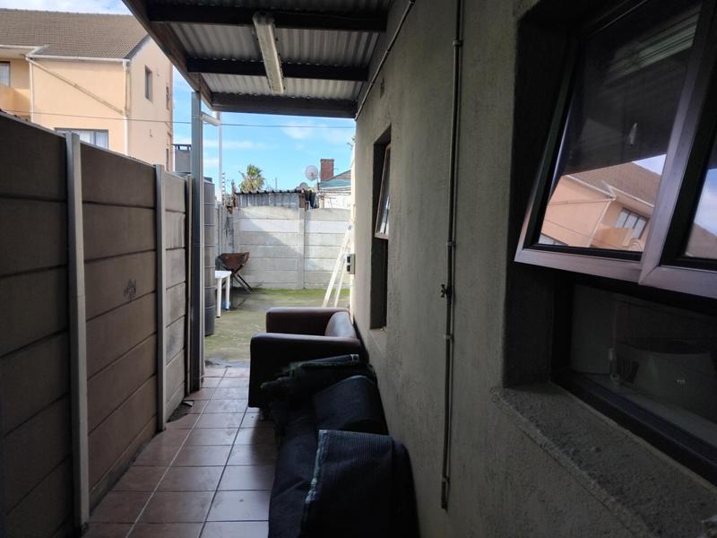 2 Bedroom Property for Sale in Maitland Western Cape